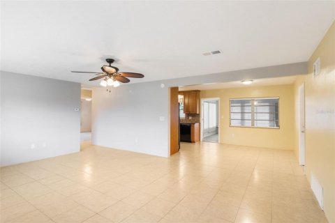 Casa en venta en Bradenton, Florida, 2 dormitorios, 141.77 m2 № 1913454 - foto 5