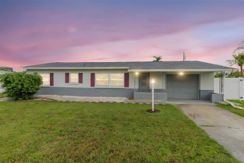 House in Bradenton, Florida 2 bedrooms, 141.77 sq.m. № 1913454 - photo 3