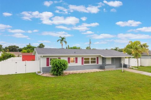 House in Bradenton, Florida 2 bedrooms, 141.77 sq.m. № 1913454 - photo 2