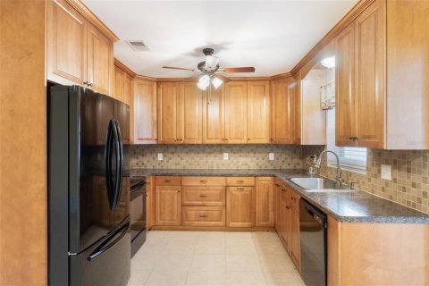 House in Bradenton, Florida 2 bedrooms, 141.77 sq.m. № 1913454 - photo 9