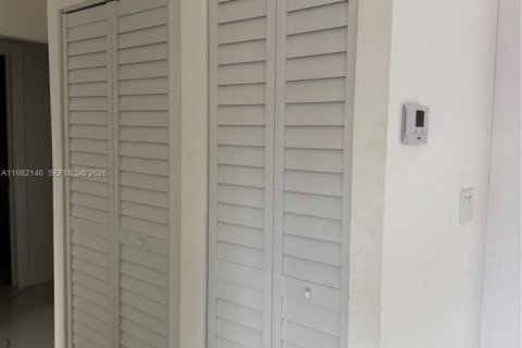 House in Miami Gardens, Florida 4 bedrooms, 142.23 sq.m. № 2043077 - photo 10