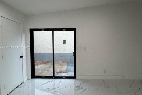 House in Miami Gardens, Florida 4 bedrooms, 142.23 sq.m. № 2043077 - photo 27