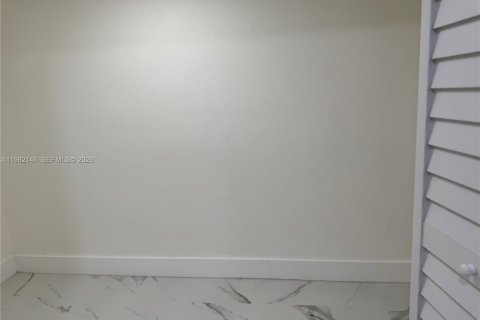 House in Miami Gardens, Florida 4 bedrooms, 142.23 sq.m. № 2043077 - photo 22