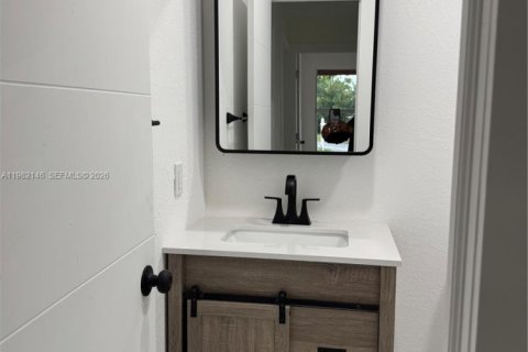 House in Miami Gardens, Florida 4 bedrooms, 142.23 sq.m. № 2043077 - photo 13