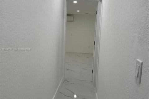 House in Miami Gardens, Florida 4 bedrooms, 142.23 sq.m. № 2043077 - photo 16