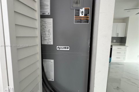 House in Miami Gardens, Florida 4 bedrooms, 142.23 sq.m. № 2043077 - photo 25