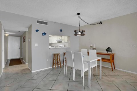 Copropriété à vendre à Madeira Beach, Floride: 2 chambres, 102.19 m2 № 2267228 - photo 20
