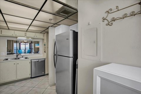 Copropriété à vendre à Madeira Beach, Floride: 2 chambres, 102.19 m2 № 2267228 - photo 30
