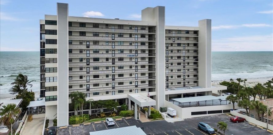 Condo à Madeira Beach, Floride, 2 chambres № 2267228