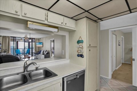 Copropriété à vendre à Madeira Beach, Floride: 2 chambres, 102.19 m2 № 2267228 - photo 27