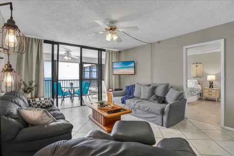 Copropriété à vendre à Madeira Beach, Floride: 2 chambres, 102.19 m2 № 2267228 - photo 15