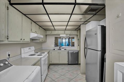 Copropriété à vendre à Madeira Beach, Floride: 2 chambres, 102.19 m2 № 2267228 - photo 29