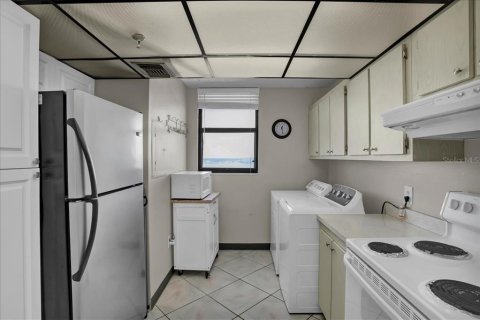 Copropriété à vendre à Madeira Beach, Floride: 2 chambres, 102.19 m2 № 2267228 - photo 25