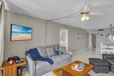 Copropriété à vendre à Madeira Beach, Floride: 2 chambres, 102.19 m2 № 2267228 - photo 14