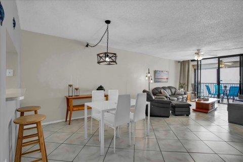 Copropriété à vendre à Madeira Beach, Floride: 2 chambres, 102.19 m2 № 2267228 - photo 19