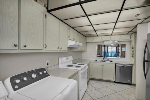 Copropriété à vendre à Madeira Beach, Floride: 2 chambres, 102.19 m2 № 2267228 - photo 26