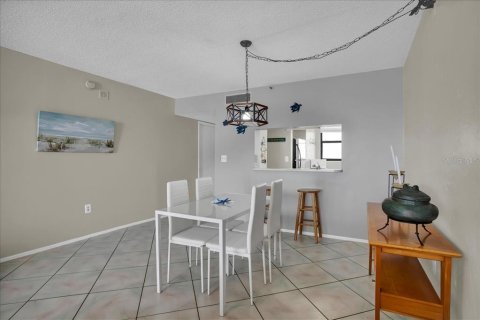 Copropriété à vendre à Madeira Beach, Floride: 2 chambres, 102.19 m2 № 2267228 - photo 22