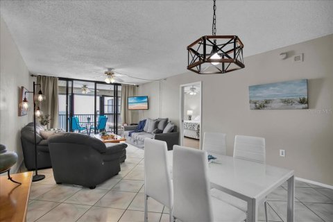 Copropriété à vendre à Madeira Beach, Floride: 2 chambres, 102.19 m2 № 2267228 - photo 16