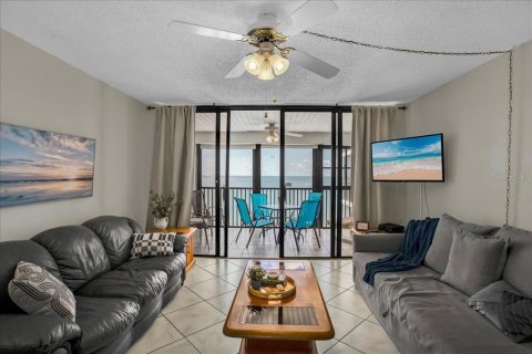 Copropriété à vendre à Madeira Beach, Floride: 2 chambres, 102.19 m2 № 2267228 - photo 12