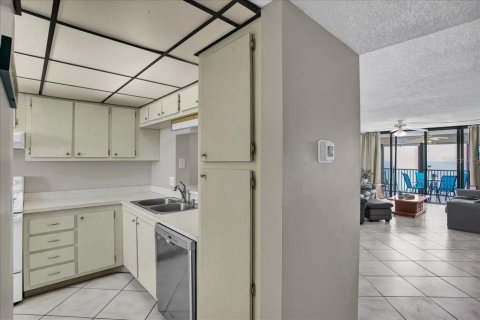 Copropriété à vendre à Madeira Beach, Floride: 2 chambres, 102.19 m2 № 2267228 - photo 23