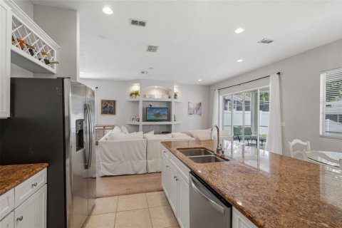 Casa en venta en Tampa, Florida, 5 dormitorios, 334.45 m2 № 2107639 - foto 17