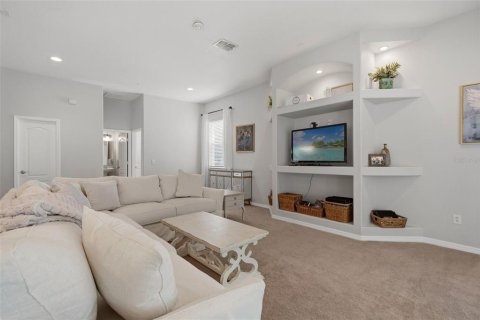 Casa en venta en Tampa, Florida, 5 dormitorios, 334.45 m2 № 2107639 - foto 13