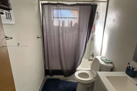 House in Miramar, Florida 3 bedrooms, 95.32 sq.m. № 1967873 - photo 7