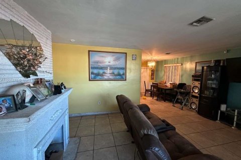 House in Miramar, Florida 3 bedrooms, 95.32 sq.m. № 1967873 - photo 24