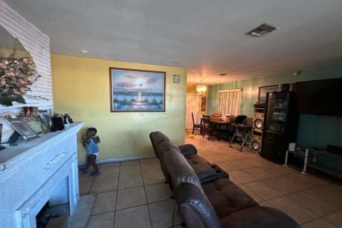 House in Miramar, Florida 3 bedrooms, 95.32 sq.m. № 1967873 - photo 20