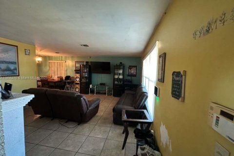 House in Miramar, Florida 3 bedrooms, 95.32 sq.m. № 1967873 - photo 11