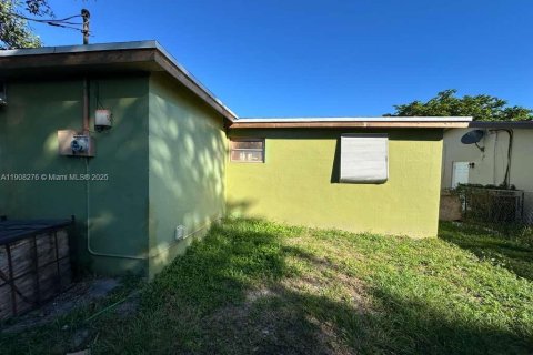 House in Miramar, Florida 3 bedrooms, 95.32 sq.m. № 1967873 - photo 4