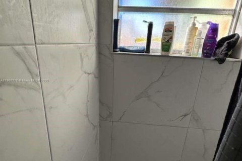 House in Miramar, Florida 3 bedrooms, 95.32 sq.m. № 1967873 - photo 14