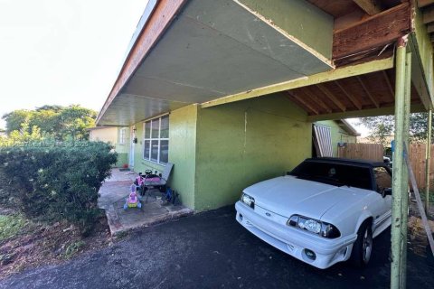 House in Miramar, Florida 3 bedrooms, 95.32 sq.m. № 1967873 - photo 1