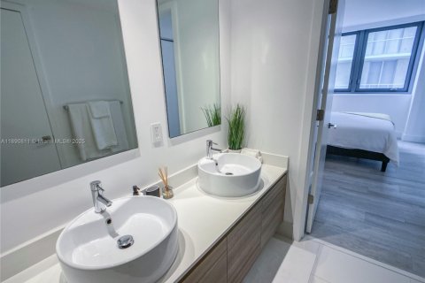 Copropriété à vendre à Miami, Floride: 3 chambres, 133.31 m2 № 2012383 - photo 12