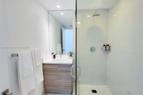 Copropriété à vendre à Miami, Floride: 3 chambres, 133.31 m2 № 2012383 - photo 16