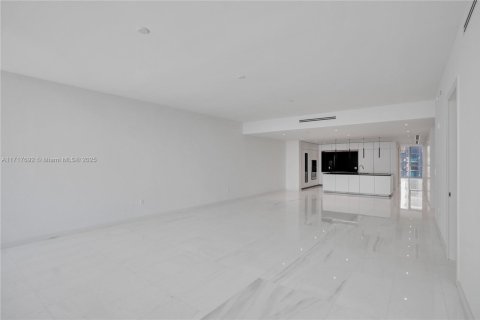 Купить кондоминиум в Майами, Флорида 4 спальни, 328.5м2, № 1977513 - фото 19