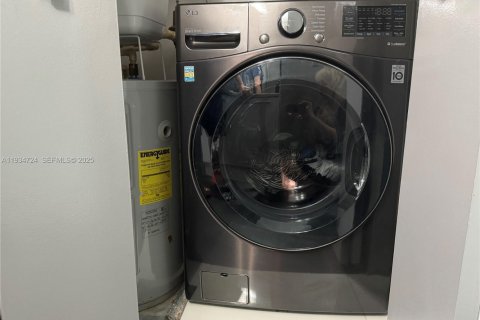 Купить кондоминиум в Майами, Флорида 1 спальня, 87.14м2, № 2053339 - фото 11