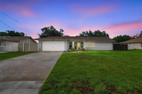 Villa ou maison à Spring Hill, Floride 3 chambres, 133.04 m2 № 2417095