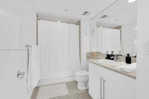 Copropriété à vendre à Miami, Floride: 2 chambres, 108.6 m2 № 2037296 - photo 11