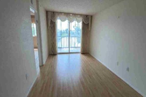 Купить кондоминиум в Тамарак, Флорида 4 комнаты, 112.88м2, № 2260949 - фото 3