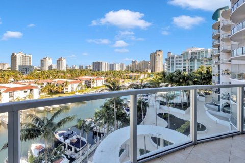 Condominio en venta en Aventura, Florida, 2 dormitorios, 75.81 m2 № 2089373 - foto 2