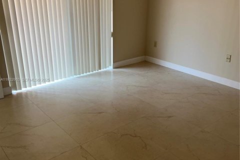 Снять в аренду виллу или дом в Суитуотер, Флорида 3 спальни, 97.55м2, № 2034958 - фото 5