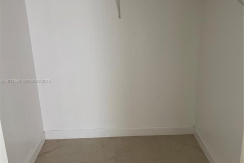 Снять в аренду виллу или дом в Суитуотер, Флорида 3 спальни, 97.55м2, № 2034958 - фото 8