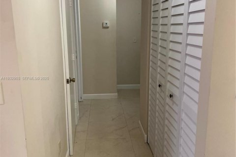 Снять в аренду виллу или дом в Суитуотер, Флорида 3 спальни, 97.55м2, № 2034958 - фото 4