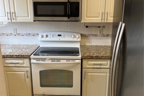 Снять в аренду виллу или дом в Суитуотер, Флорида 3 спальни, 97.55м2, № 2034958 - фото 2