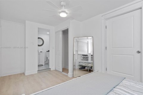 House in Hollywood, Florida 3 bedrooms, 81.01 sq.m. № 2264632 - photo 22