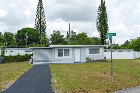 House in Hollywood, Florida 3 bedrooms, 81.01 sq.m. № 2264632 - photo 3