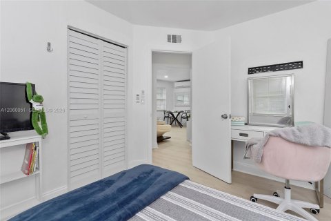 House in Hollywood, Florida 3 bedrooms, 81.01 sq.m. № 2264632 - photo 29