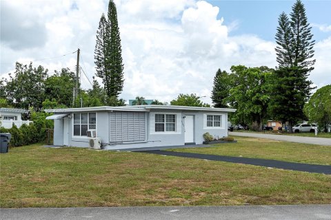 House in Hollywood, Florida 3 bedrooms, 81.01 sq.m. № 2264632 - photo 2