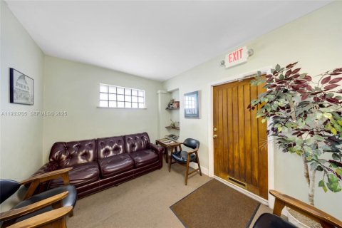 Propiedad comercial en venta en Miami, Florida № 1991961 - foto 14